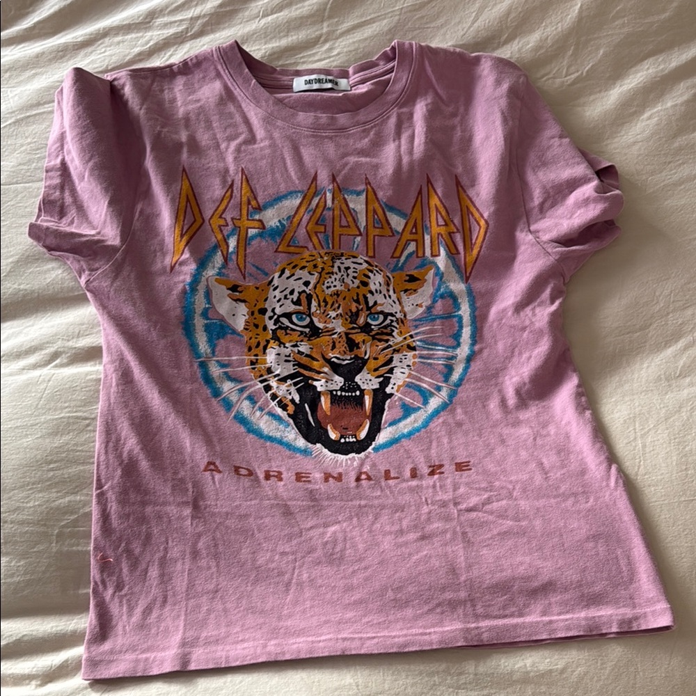 Pink def leopard daydreamer shirt